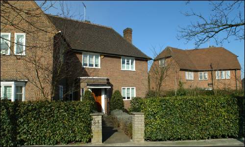 83 Meadway a